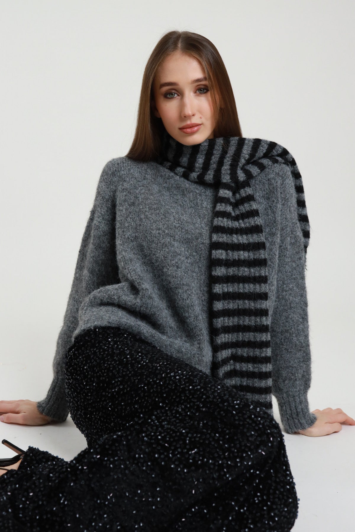 MAGLIONE CON SCIARPA